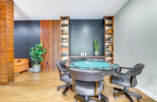 Sandy Springs House | Mid-Century Modern Luxe Retreat w/Hot Tub & Decks