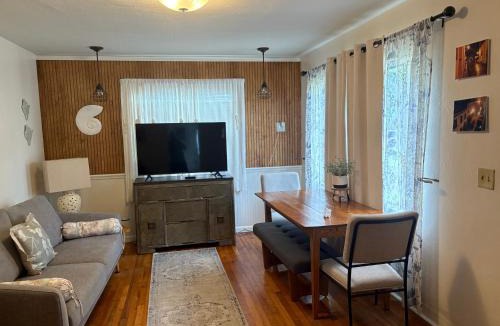 Lakeland Apartment | Mid Century Retreet