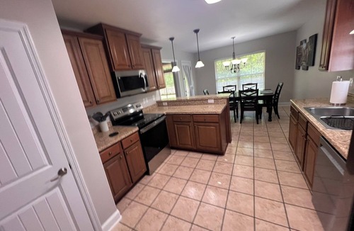 Huntsville House | -> Mid-City Oasis: Minutes to EVERYTHING! 4 bedrooms + double washers & dryers
