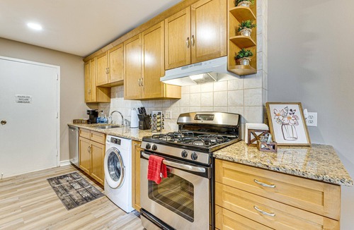 Peachtree Center Condo | Mid Town 2BR Apartment with Pool Access/Free Parking
