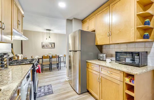 Peachtree Center Condo | Mid Town 2BR Apartment with Pool Access/Free Parking