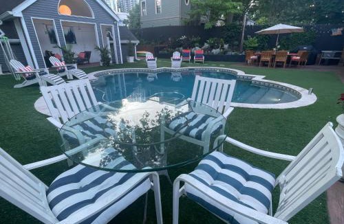 Midtown House | Midtown 6bed 5bath w pool and sauna