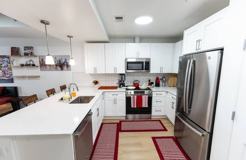 North Decatur Apartment | Midtown Atlanta 1BR Skyline Balcony Corner Condo by Piedmont Park Luxe Pad