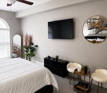 Old Fourth Ward Apartment | Midtown Atlanta Luxe Retreat