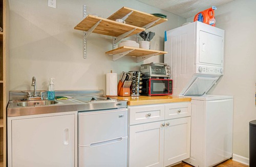 Columbus House | Midtown Columbus Studio w/Grill Near Fort Moore