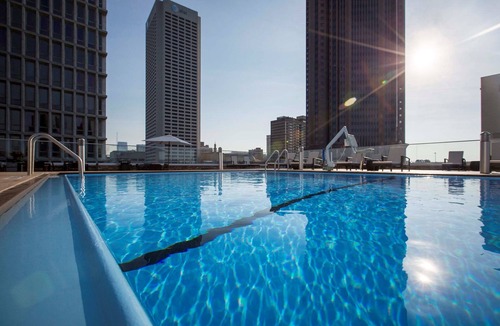 SoNo Apartment | Midtown King Studio | Free Breakfast Included, Pool, BBQ Area