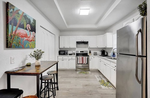 Buena Vista House | Midtown | Pool Table | Sleeps 14