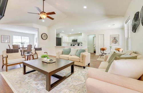 Simpsonville House | Mini Putting Green & Fire Pit: Simpsonville Gem