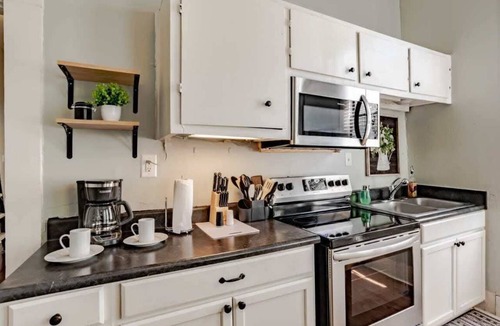 Mobile Apartment | Mins from Downtown & Dining, Dauphin Darling 2