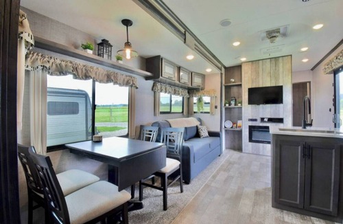 Decatur Apartment | Mins from the Lake! Camper King Bed Firepit
