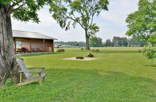 Decatur Apartment | Mins from the Lake! Camper King Bed Firepit