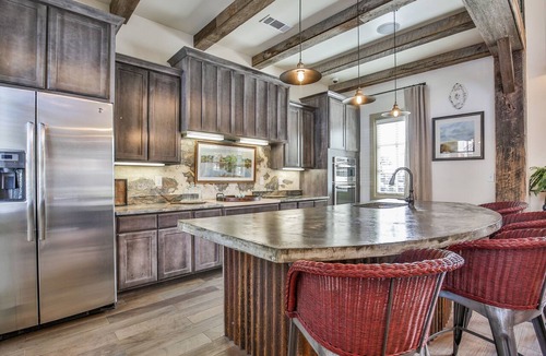 Town Center Apartment | Minutes to KSU in the heart of Town Center!
