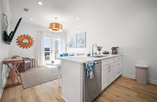 Pass Christian Condo | Mississippi Gulf Coast Basecamp-Central Location