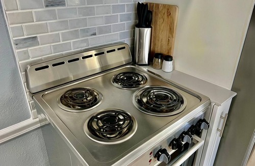 Parrot Cove Apartment | Modern 1 bedroom villa with King Bed just five minutes to the beach!