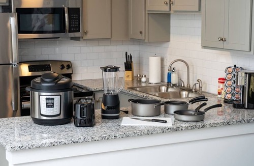 Forest Park Apartment | Modern 1 BR Near Downtown & Highland Golf