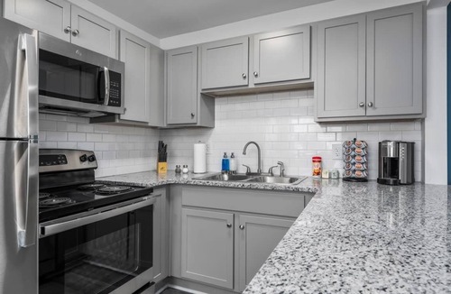 Forest Park Apartment | Modern 1 BR Near Downtown & Highland Golf