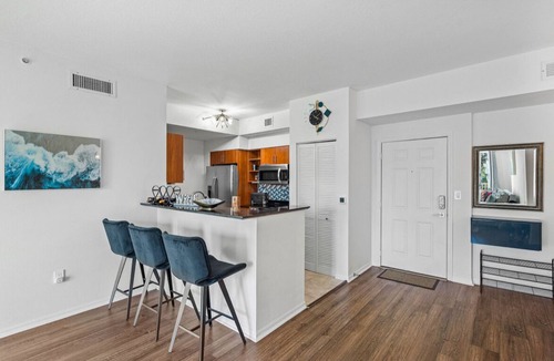 East Ocean Ave Apartment | Modern/2 Bedrooms/2 Bathrooms/Boat Parking/Coastal Luxury