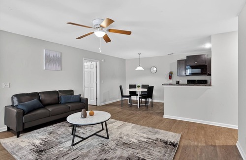 Savannah Apartment | Modern 2BR/2BA Spacious Retreat