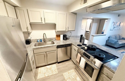 Crestline Heights Apartment | Modern 2BR Apartment Pool Access Near UAB & St. Vincent Fast WiFi W/D