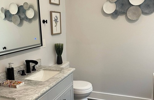 Pittsburgh House | Modern 3-bedroom house with hot tub and backyard near downtown Atlanta.