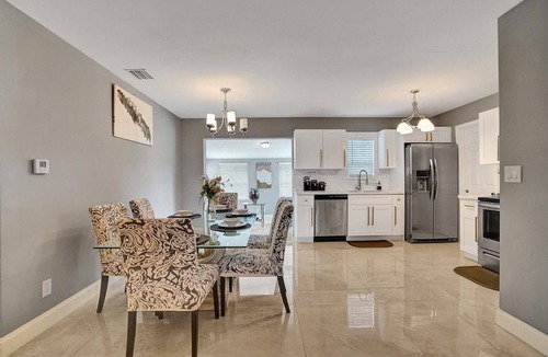 Lauderhill House | Modern 3bd/2ba Home mins to Beach & Las Olas