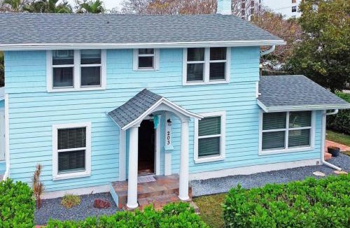 Southside House | Modern 3BR, Pet-Friendly, WiFi, Washer & Dryer