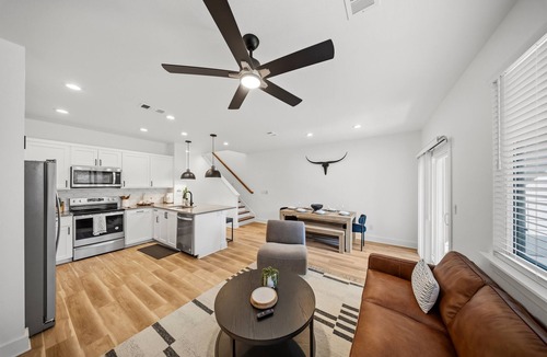 Point Venture House | Modern 3BR Townhome on Hole 2