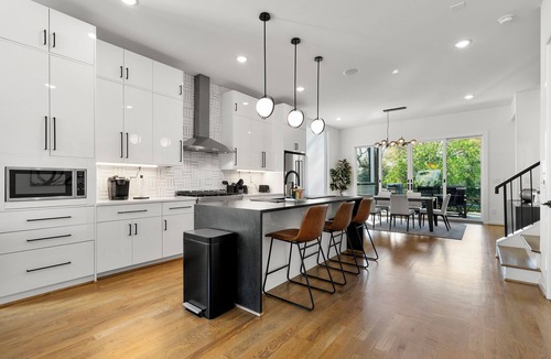 Home Park House | Modern 4BR Home, Skyline Views, Prime Location.