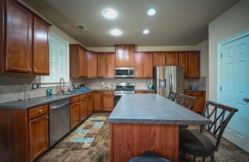 Lilburn House | Modern 5BR Retreat with Office Fully Furnished