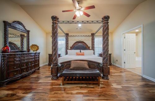 Lilburn House | Modern 5BR Retreat with Office Fully Furnished