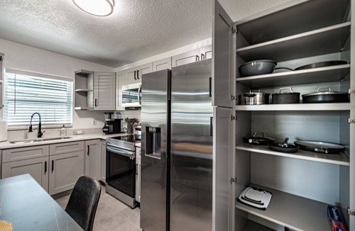 Catalina House | Modern 8 Sleeper near Downtown Orlando