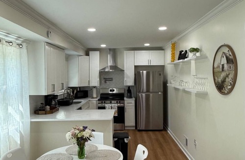Riverdale House | Modern Airport Suites Near Atlanta Airport
