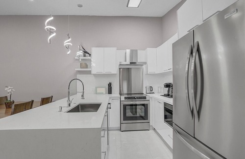 Wellington Villa | Modern and Spacious 2BR/2BA Villa in the heart of Wellington with Backyard