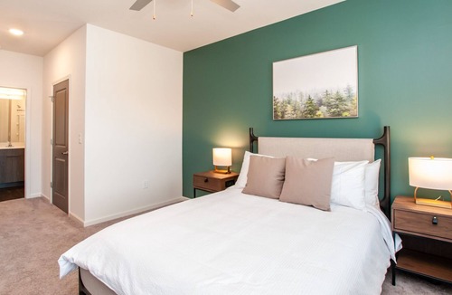 Madison Apartment | Modern Apartment in Prime Location (ID6975X23)