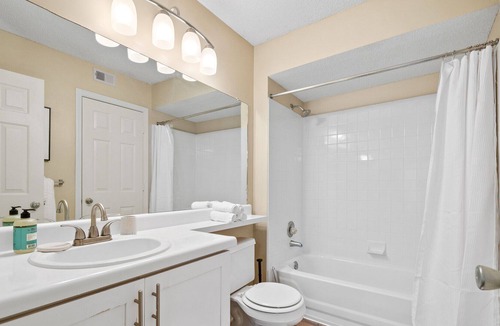 Germantown Apartment | Modern Apartment in Prime Location (ID3914X82)