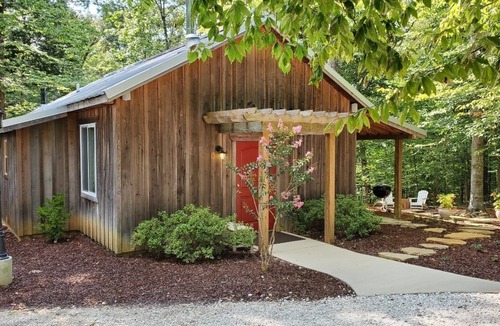 Springville Cottage | Modern Chef's Cottage + Fishing & Trails