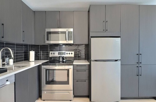 Five Points South Apartment | Modern City Retreat, Walk to UAB and Attractions