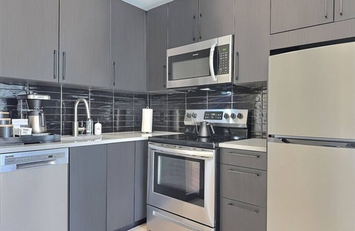 Five Points South Apartment | Modern City Retreat, Walk to UAB and Attractions