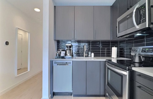 Five Points South Apartment | Modern City Retreat, Walk to UAB and Attractions