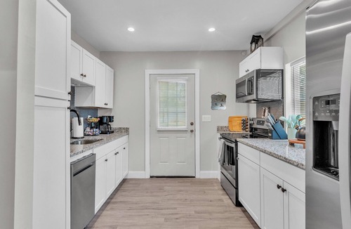 Winter Haven House | Modern Comfort, Pet Friendly, 2 King Beds
