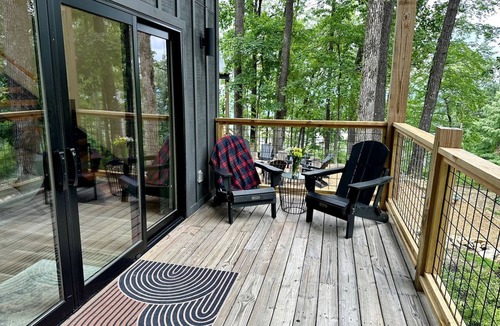 Sevierville Cottage | Modern Cottage with Fire Pit in Sevierville, Tennessee