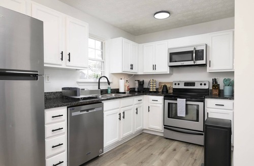 Cartersville House | Modern Cozy 2 BR Farmhouse style Townhome with Two Private Baths