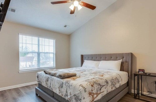 Riverdale House | Modern Cozy Humble Abode 15 mins from ATL Airport