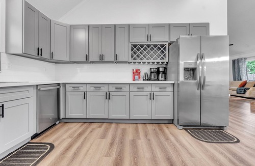 Southwind House | Modern, Freshly Updated 5- Bedroom Brick Home just Minutes from the airport.