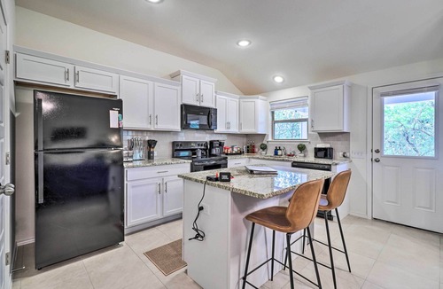 Granite Shoals House | Modern Granite Shoals Retreat w/Fire Pit!