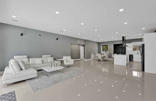 Pompano Isles House | Modern - Heated pool - intercostal views