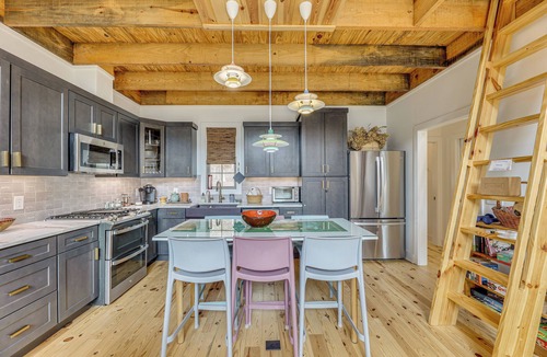 Little Kowaliga Cottage | Modern Home Near Lake Martin: Fishing Pond On-Site