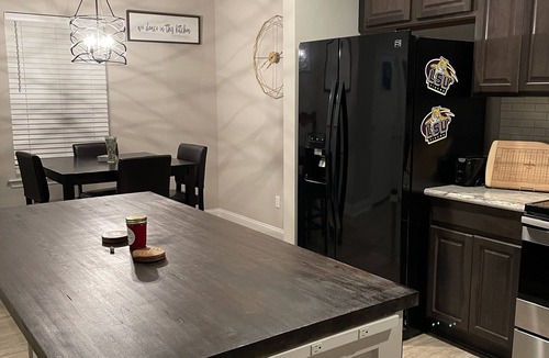 Baker House | Modern Home near Southern University and BTR airport!
