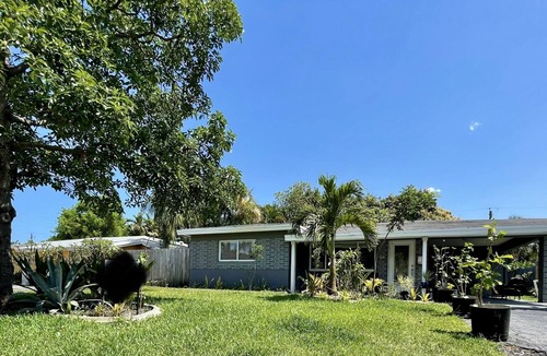 Oakland Park House | Modern Home with 2 Bedroom 2 Bath.