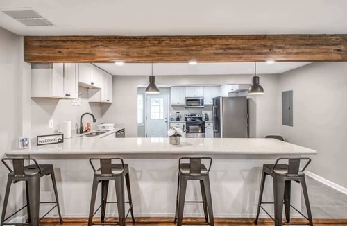 Memphis House | Modern Interior, Near Downtown! Warm at Wellsville